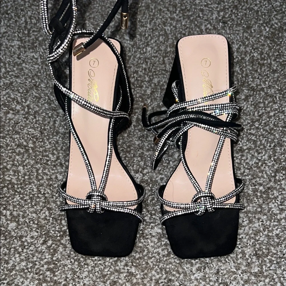 Elegant Black Strappy Heels - Picture 3 of 7